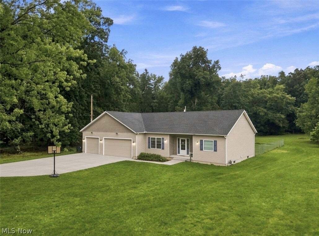 House in Akron, Ohio, United States 2 - 18659339