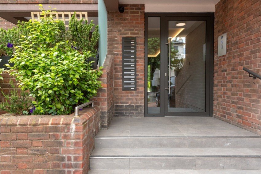 Apartment in Dagenham East, England 4 - 16734602