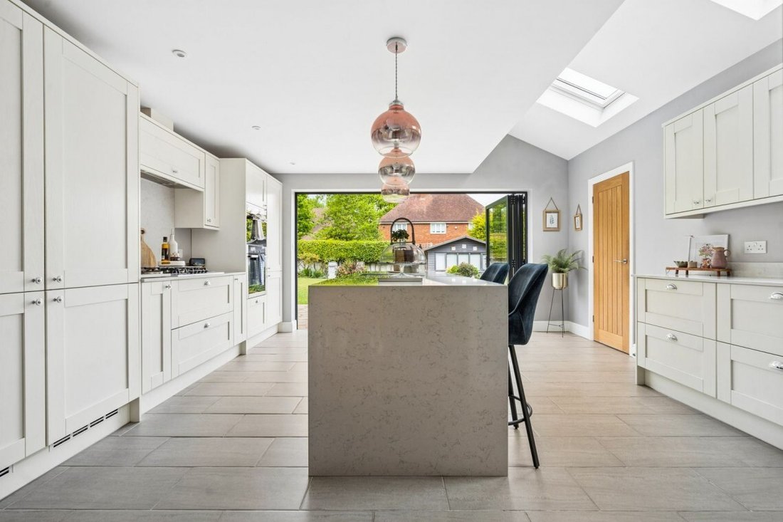 House in Chalfont Saint Peter, England 2 - 17819407