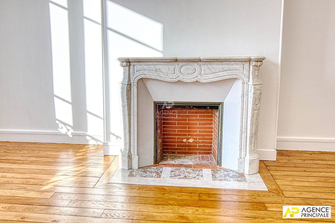 Apartment in Domaine National du Château, Versailles, France 5 - 18660316