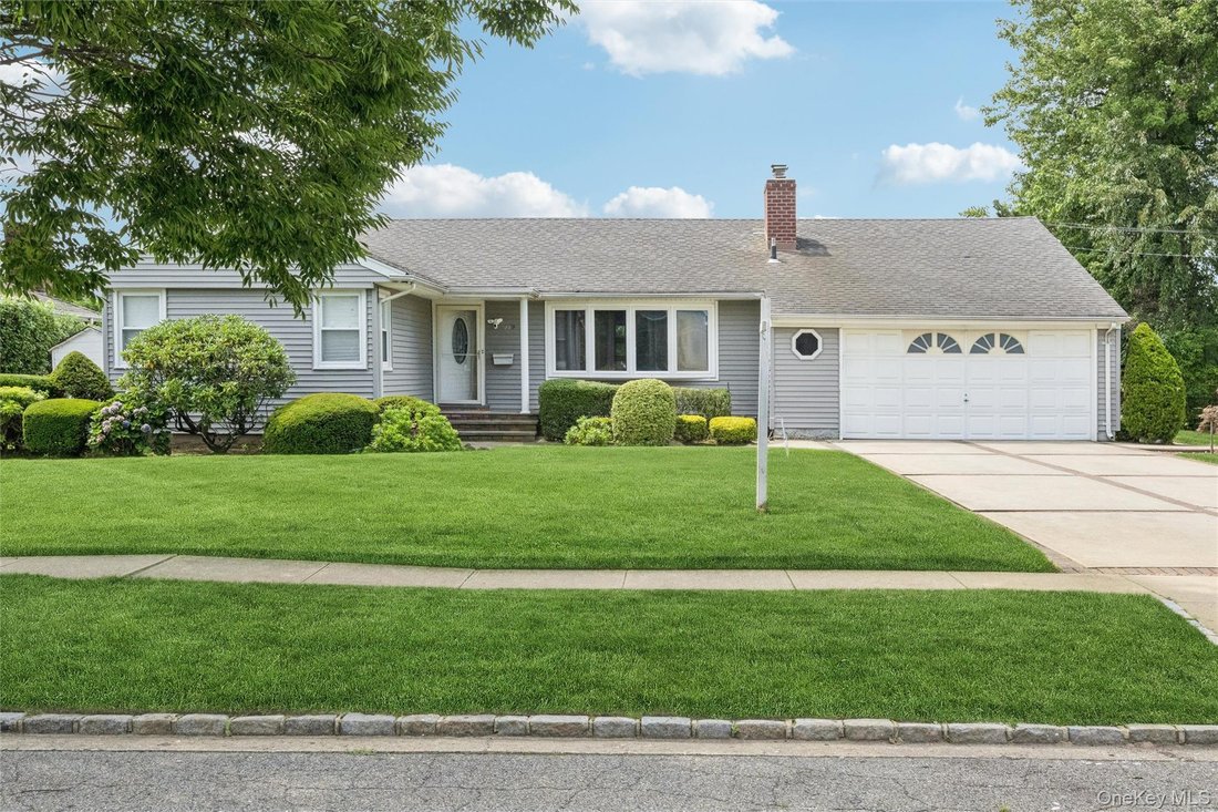 House in Massapequa, New York, United States 3 - 18669512
