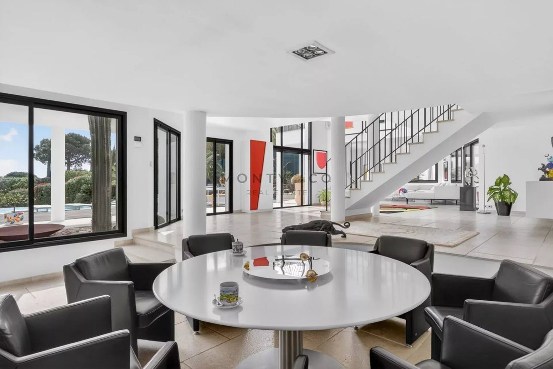 Villa in Grimaud, Provence-Alpes-Côte d'Azur, France 5 - 17687549