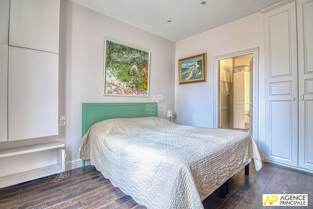Apartment in Domaine National du Château, Versailles, France 5 - 18660291