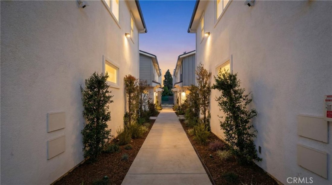 House in Paramount, California, United States 3 - 18666580