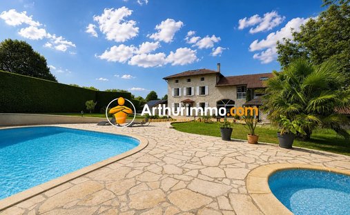 House in Cremieu, Auvergne-Rhône-Alpes, France 1