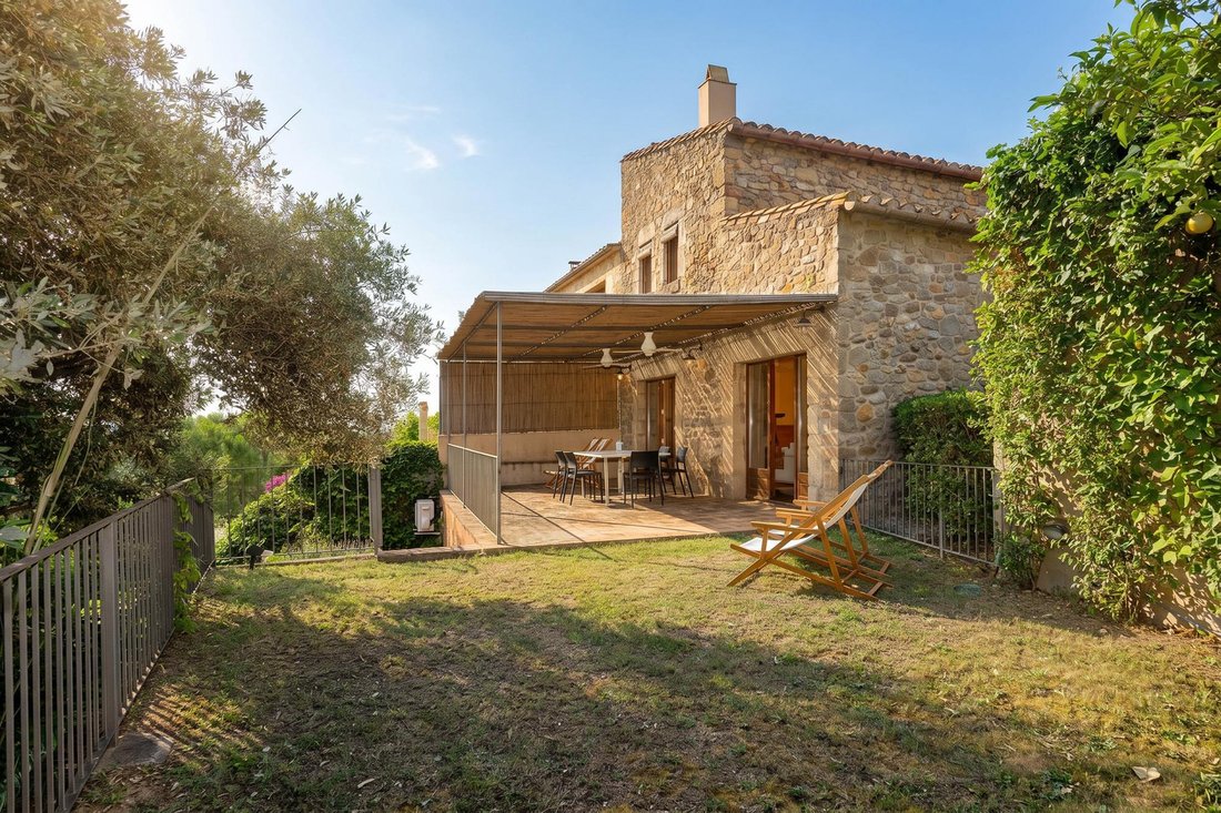 Villa in la Bisbal d'Emporda, Catalonia, Spain 2 - 18669219
