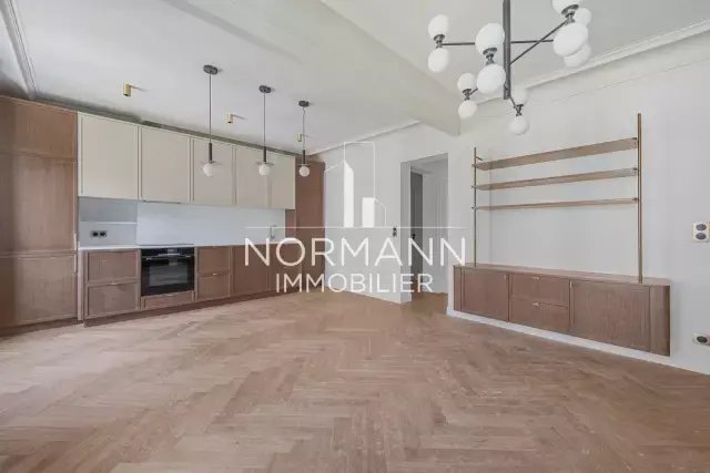 Apartment in Saint Philippe du Roule, Paris 8e Arrondissement, Paris 4 - 18063938