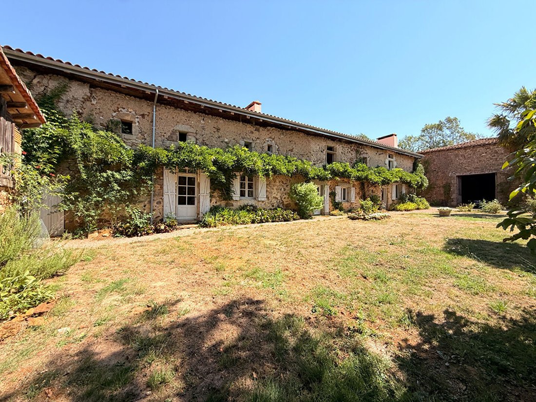Villa in Arrondissement of Confolens, Nouvelle-Aquitaine, France 1 - 18668388