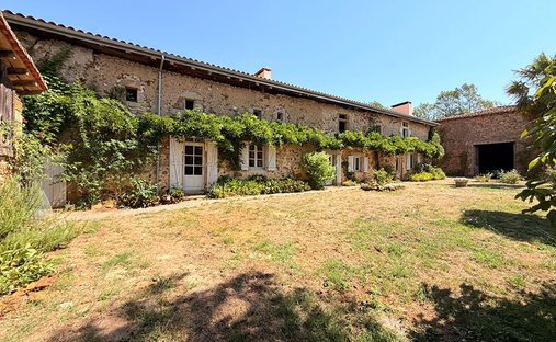 Villa in Arrondissement of Confolens, Nouvelle-Aquitaine, France 1