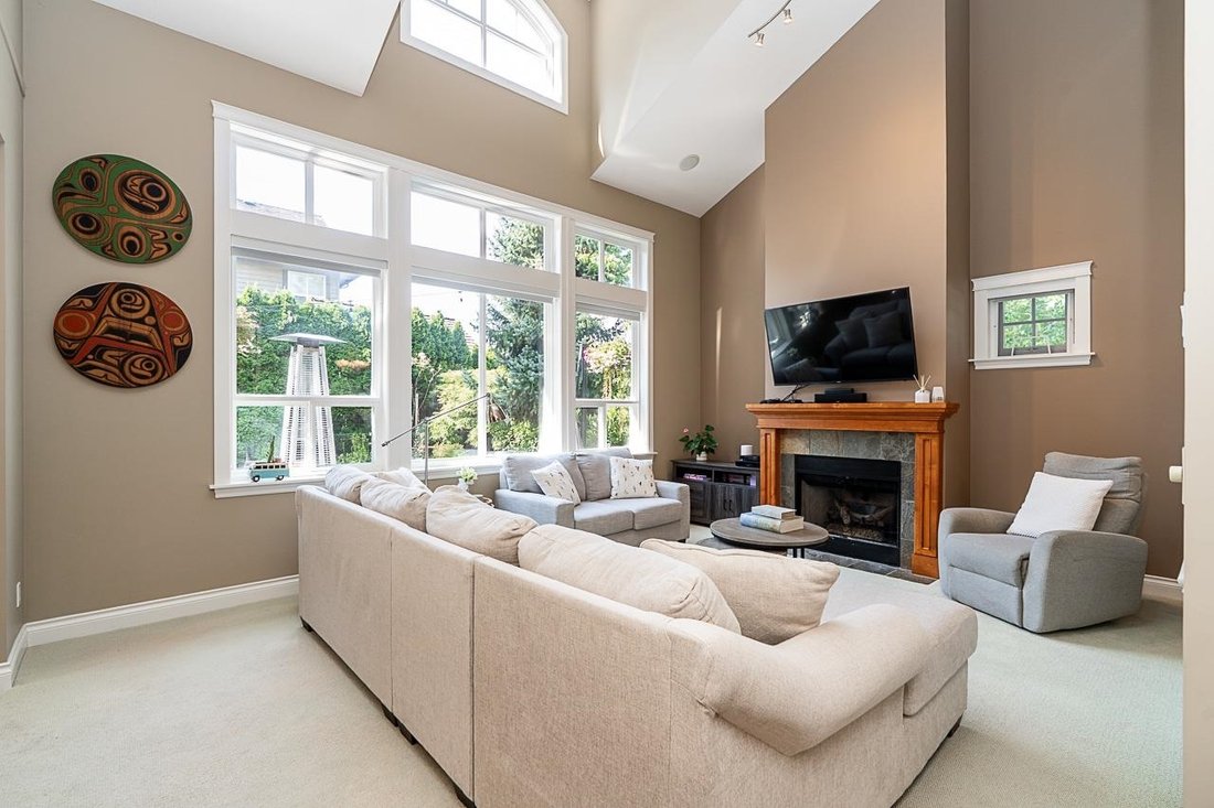 House in Surrey, British Columbia, Canada 4 - 18670454