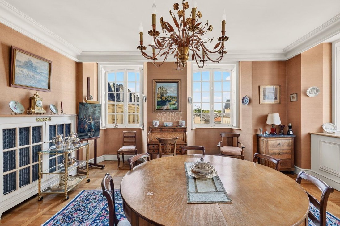 Apartment in Domaine National du Château, Versailles, France 4 - 18660121