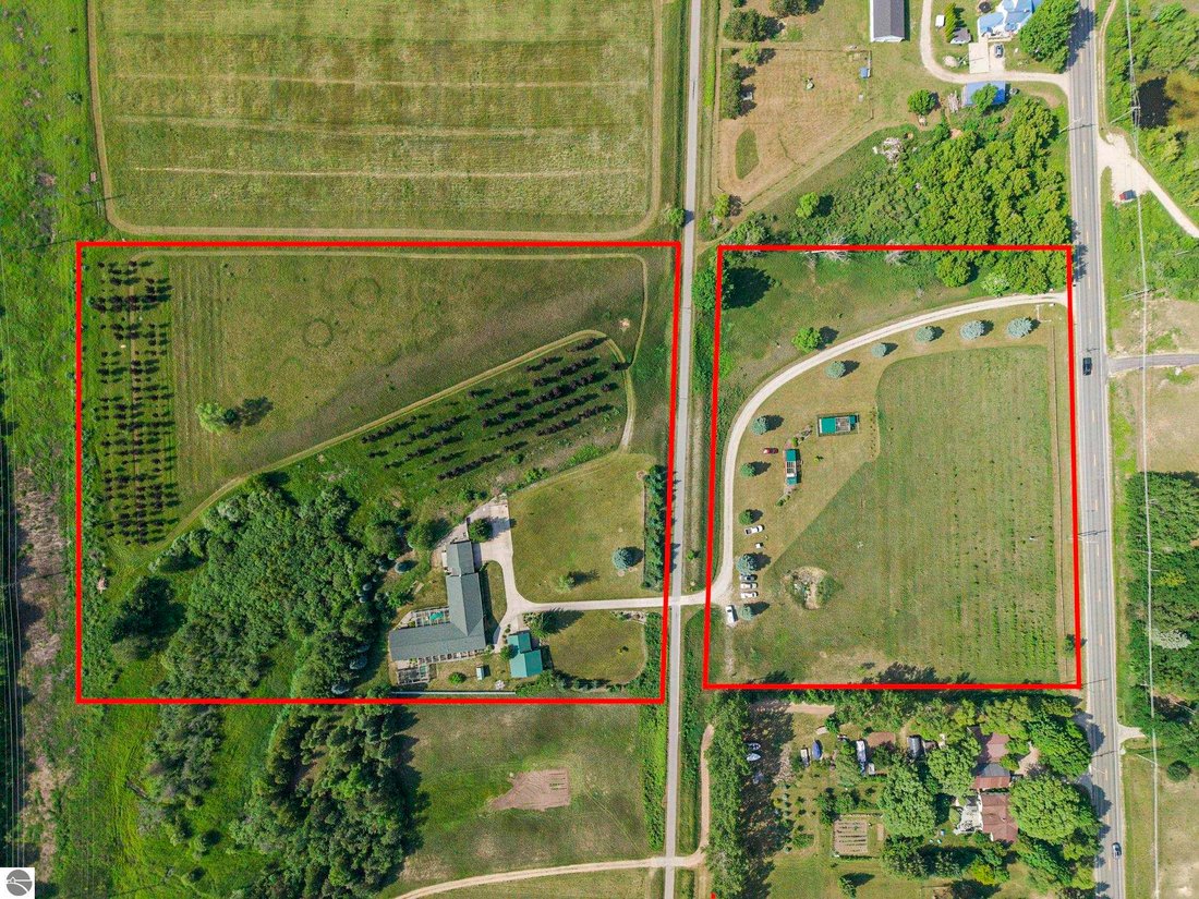 House in Garfield Township, Michigan, United States 2 - 18670299