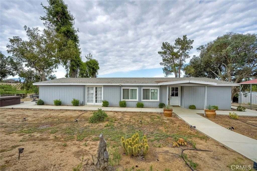 Temecula, California, United States 1 - 18659643