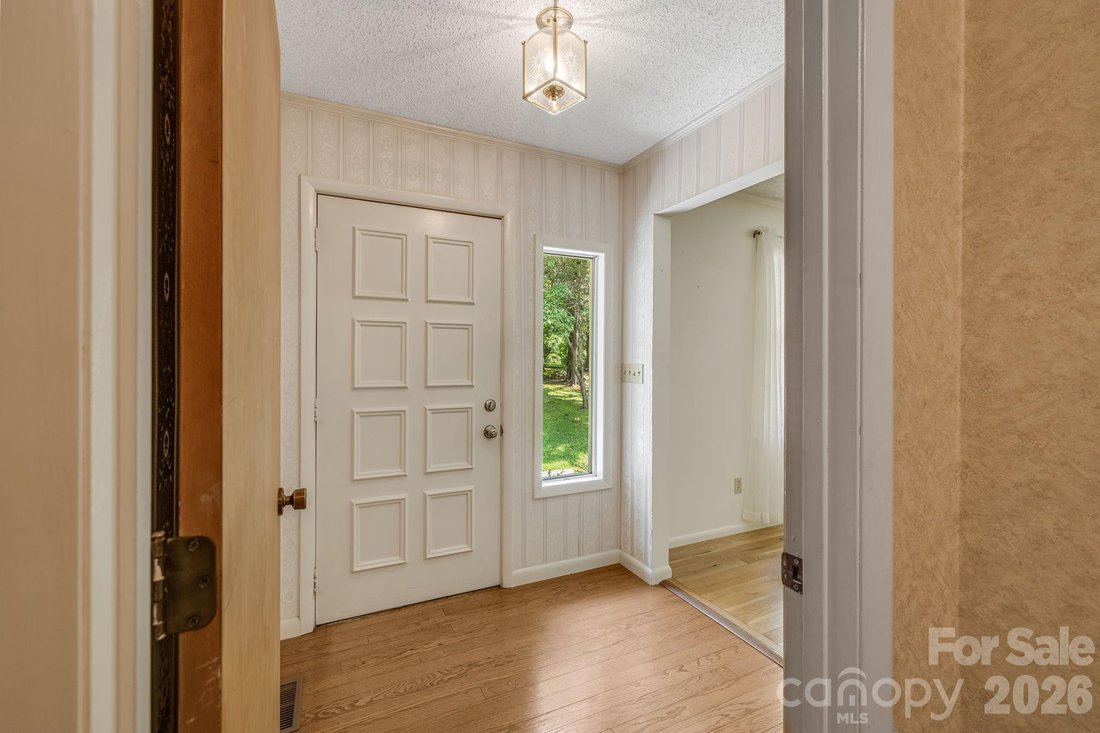 House in Weaverville, North Carolina, United States 2 - 18670545