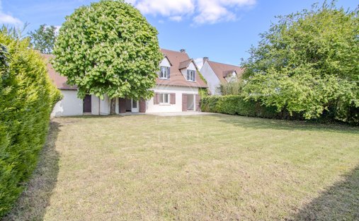 House in Marly-le-Roi, Ile-de-France, France 1