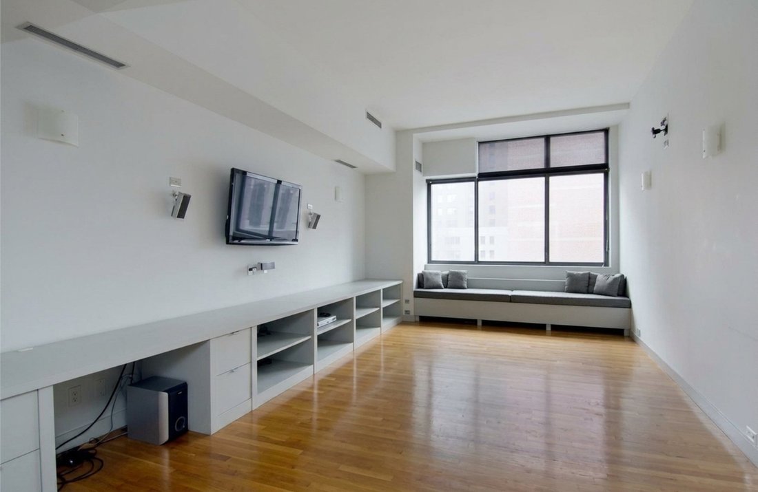 New York, New York, United States 3 - 18669504