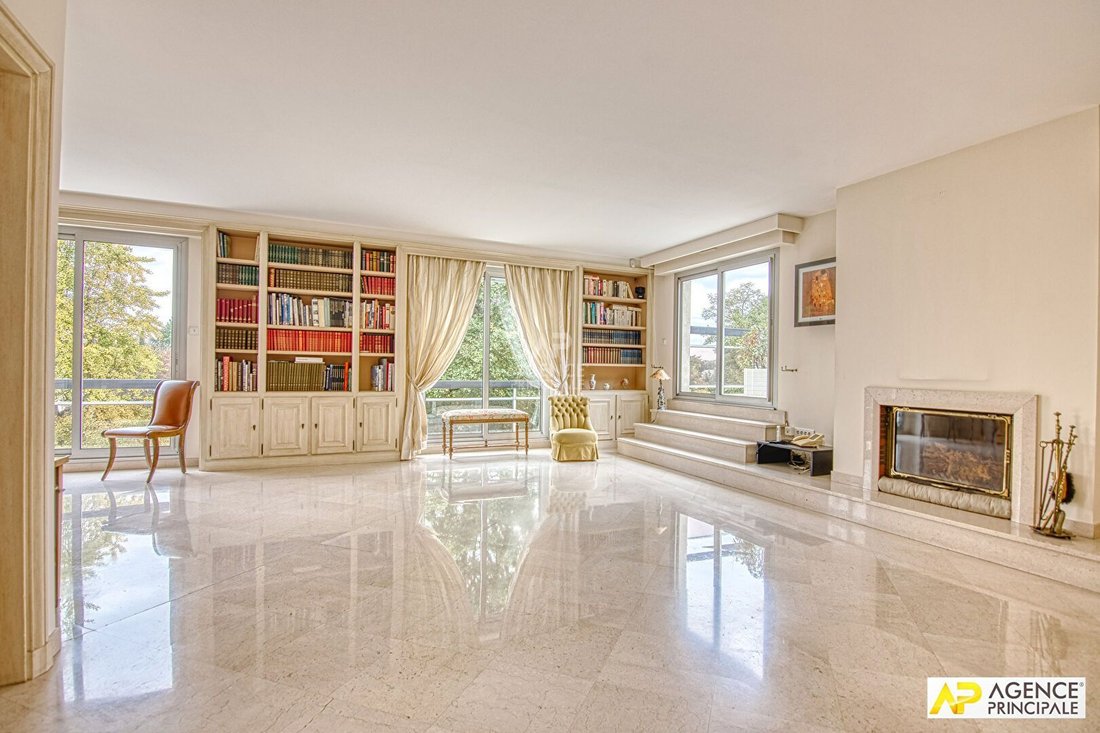 Apartment in Domaine National du Château, Versailles, France 5 - 18660370