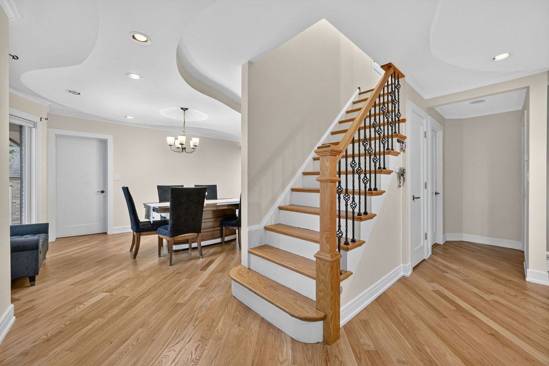 House in Des Plaines, Illinois, United States 3 - 18668022