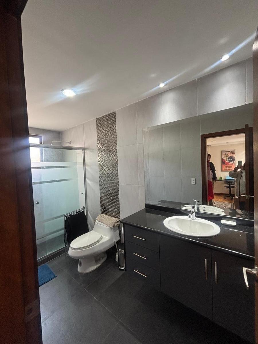 House in Quito, Pichincha, Ecuador 2 - 18660215