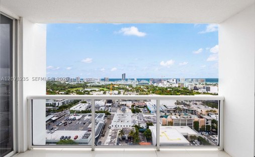 Condo in Miami Beach, Florida, United States 1