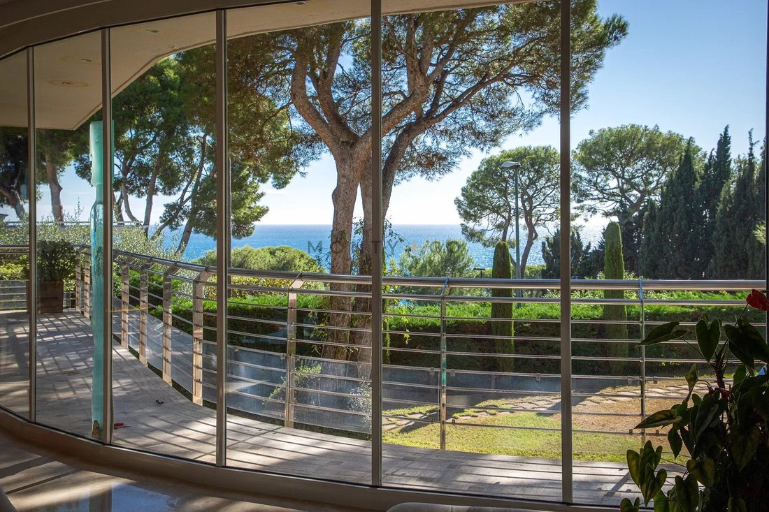 Villa in Saint-Jean-Cap-Ferrat, Provence-Alpes-Côte d'Azur, France 2 - 16094508