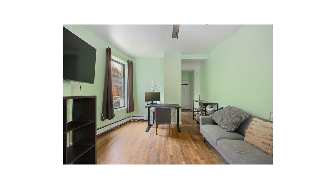 New York, New York, United States 3 - 18664297