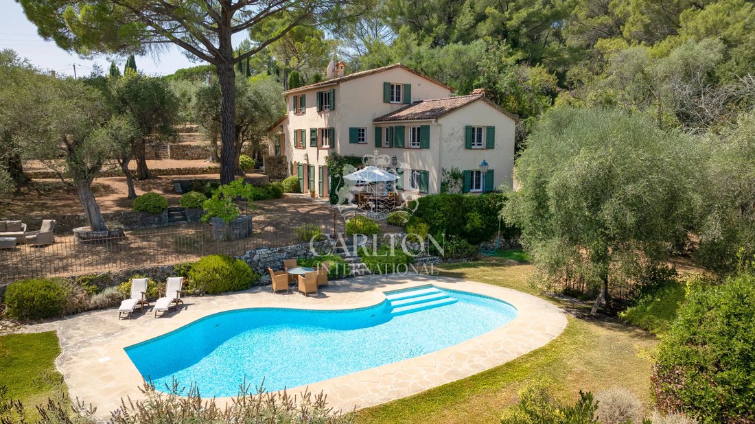 Villa in Grasse, Provence-Alpes-Côte d'Azur, France 1 - 18660892