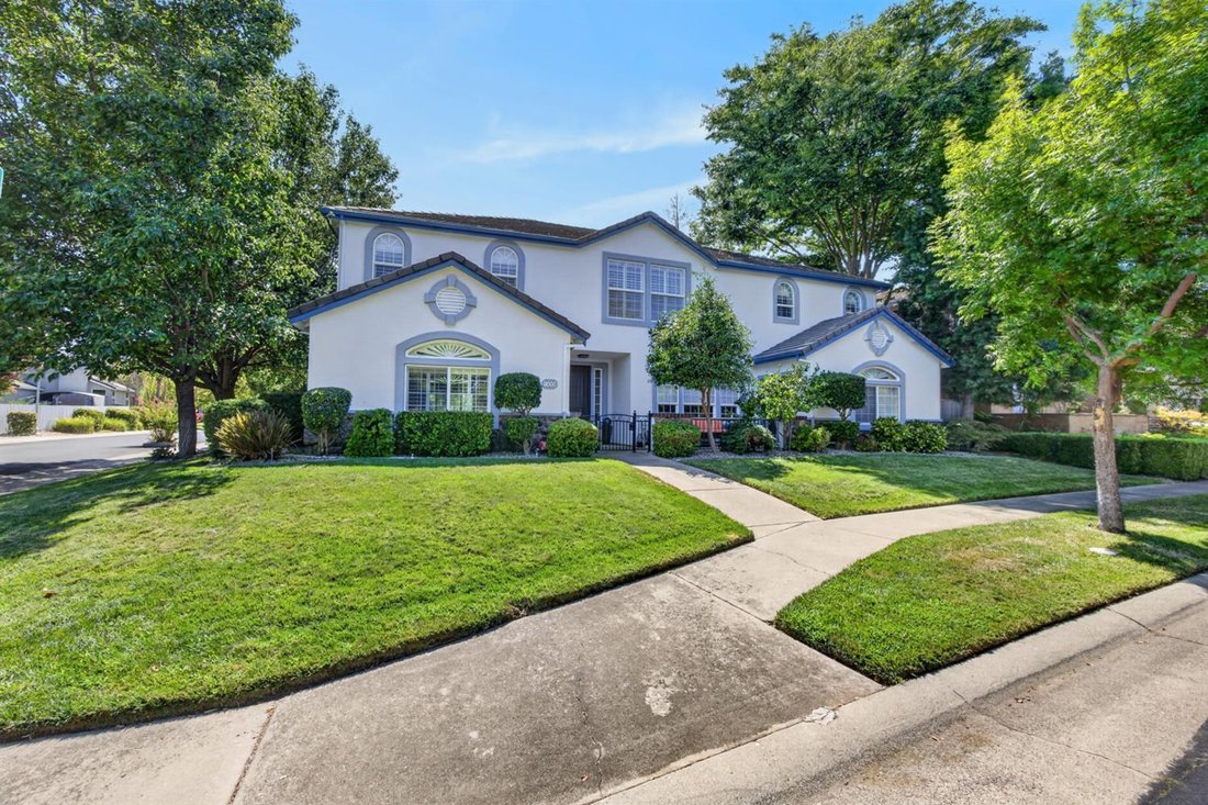 House in Elk Grove, California, United States 1 - 18663271