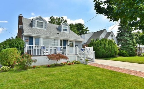 House in Mineola, New York, United States 1