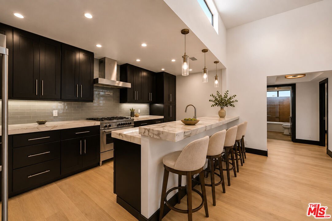 Condo in Los Angeles, California, United States 5 - 18664262