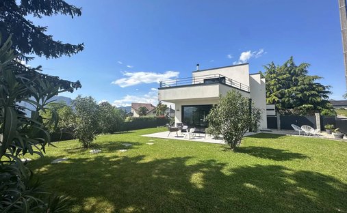 House in Italie-Jacotot, Aix-les-Bains, France 1