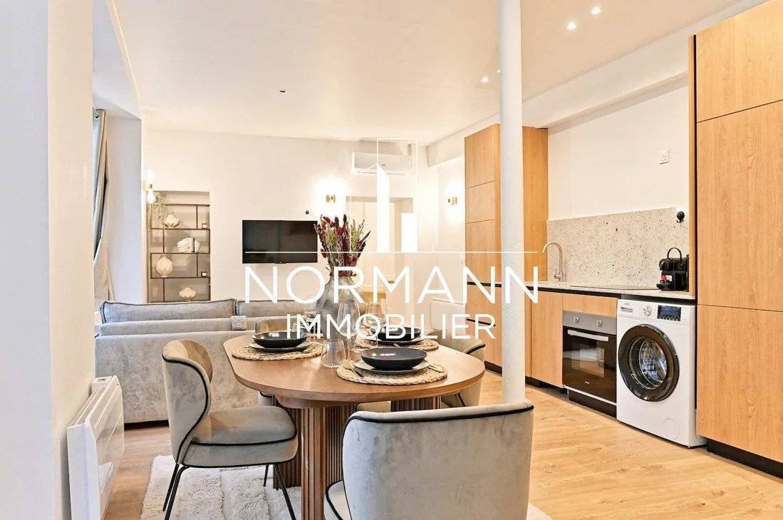 Apartment in Lorette-Martyrs, Paris 9e Arrondissement, Paris 2 - 17467265