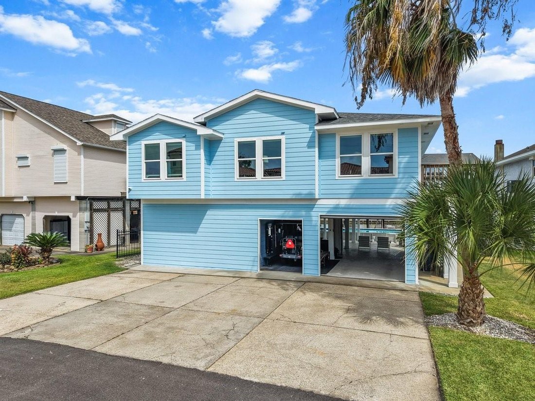 House in Galveston, Texas, United States 2 - 16899030