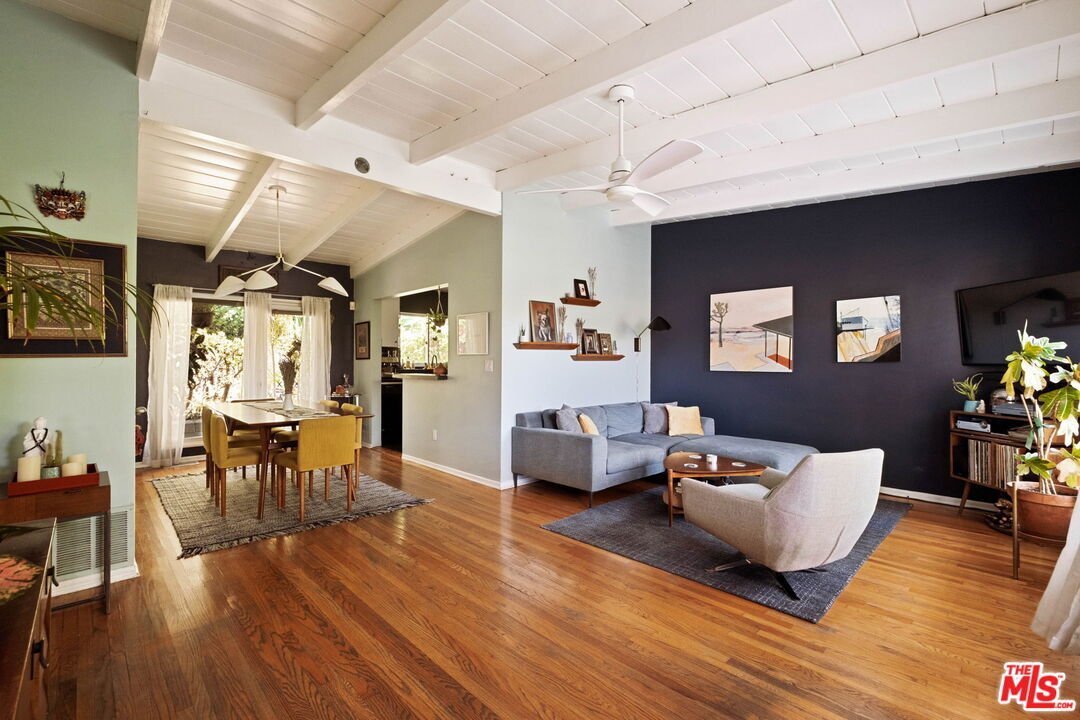 Los Angeles, California, United States 3 - 18664265