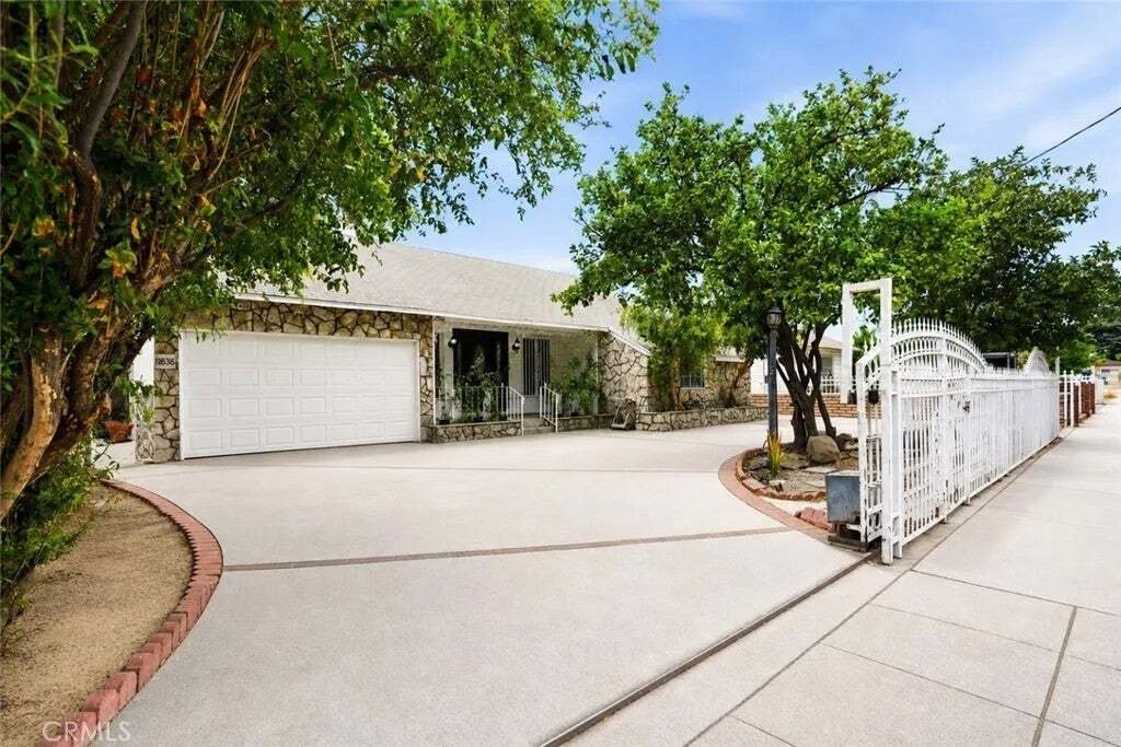 Condo in Los Angeles, California, United States 1 - 18666214