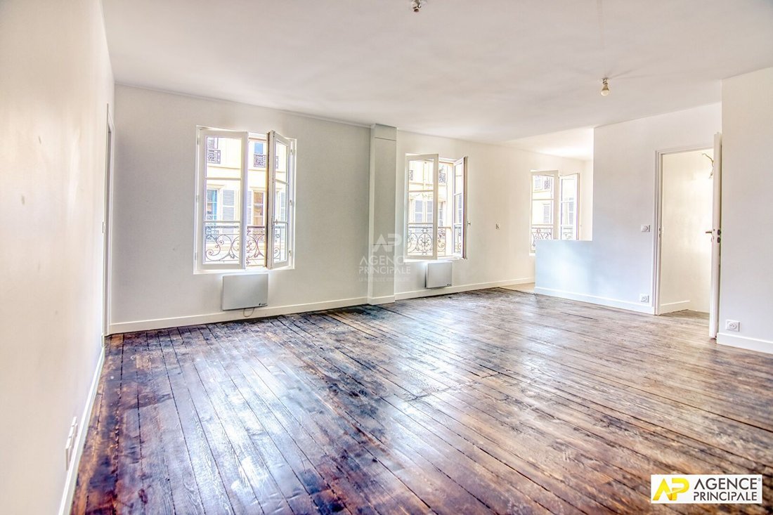 Apartment in Domaine National du Château, Versailles, France 1 - 18660206