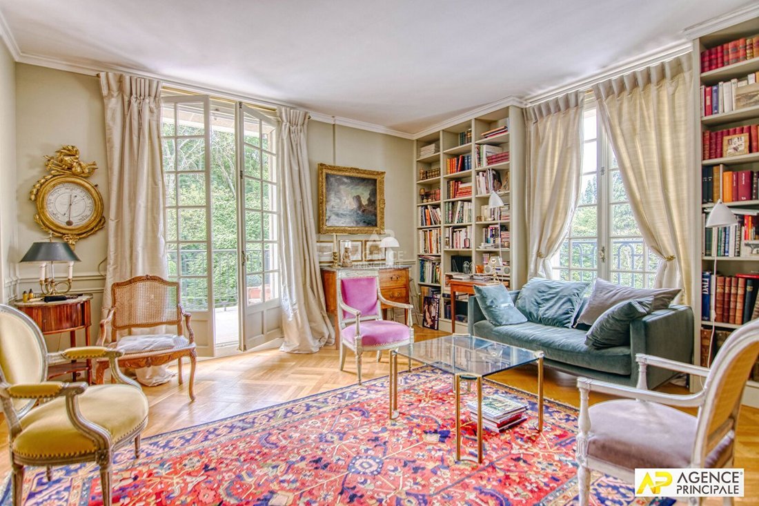 Apartment in Domaine National du Château, Versailles, France 4 - 18660219