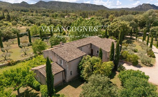 Estate in Eygalières, Provence-Alpes-Côte d'Azur, France 1