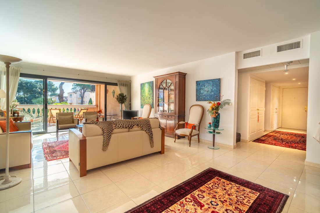 Apartment in Hyeres, Provence-Alpes-Côte d'Azur, France 4 - 18659565