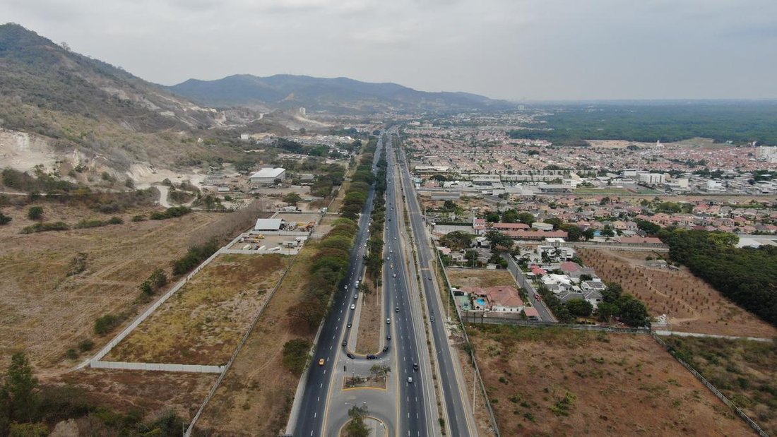 Land in Guayaquil, Guayas, Ecuador 3 - 18660413