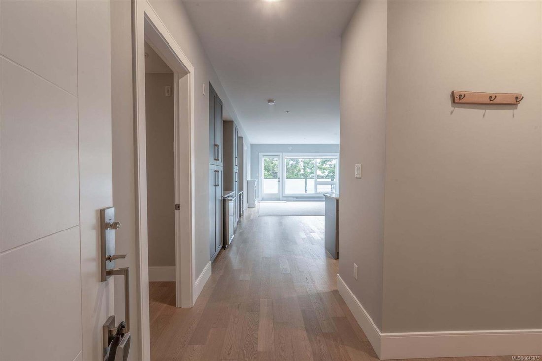 Condo in Sidney, British Columbia, Canada 3 - 18666526