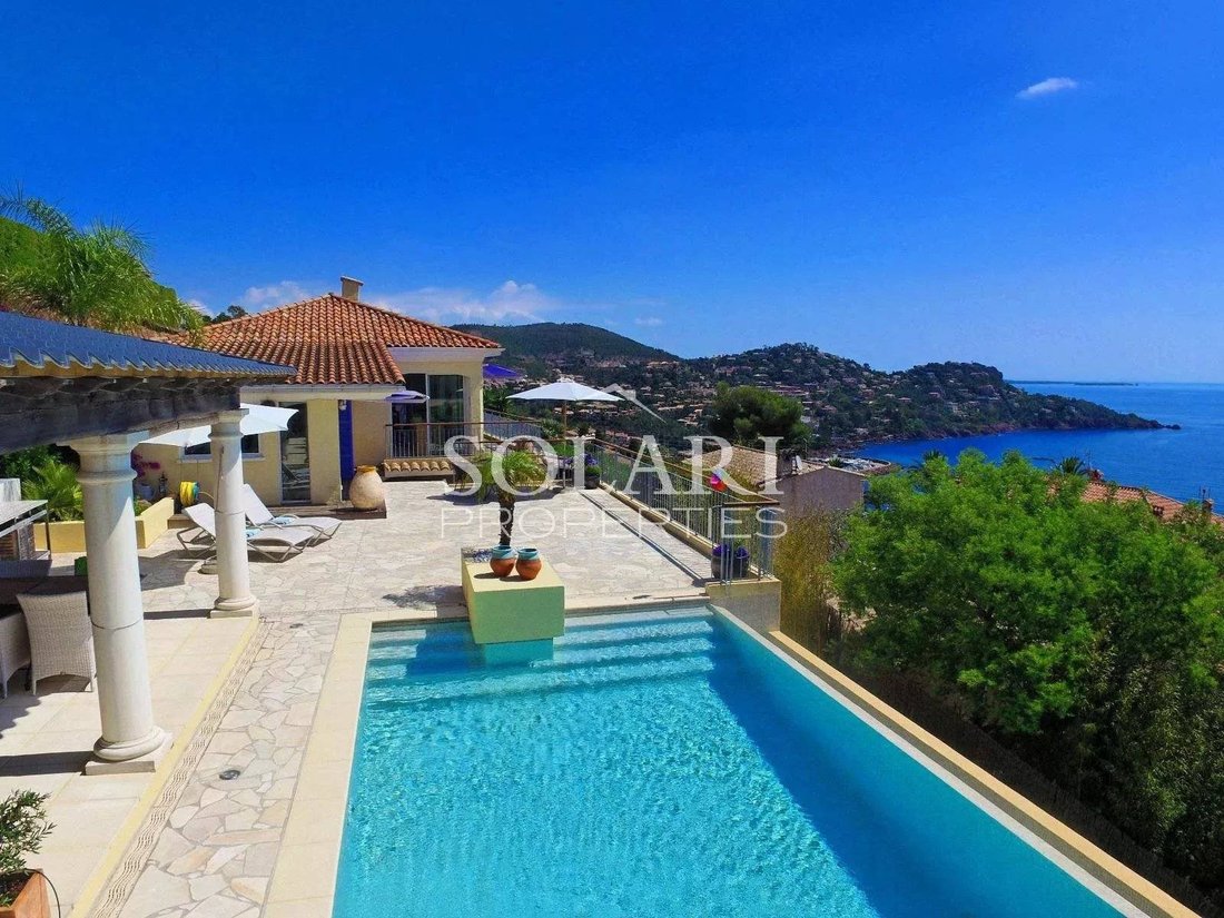 Villa in Théoule-sur-Mer, Provence-Alpes-Côte d'Azur, France 1 - 15664287