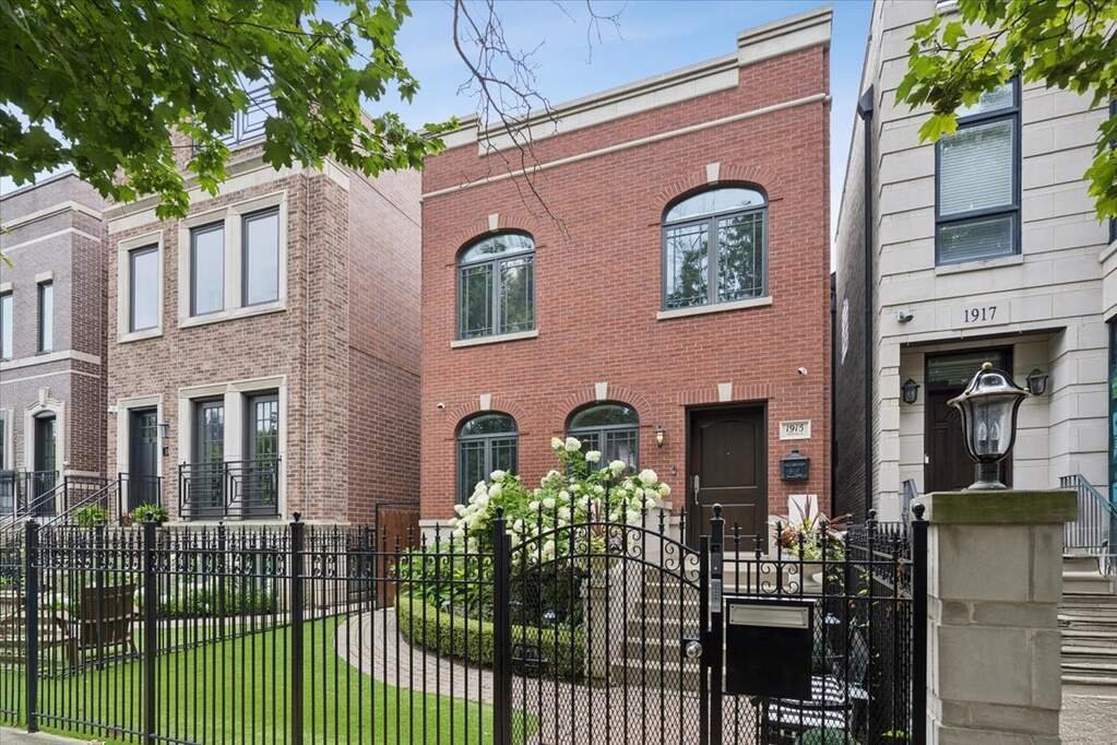 House in Chicago, Illinois, United States 1 - 18665477