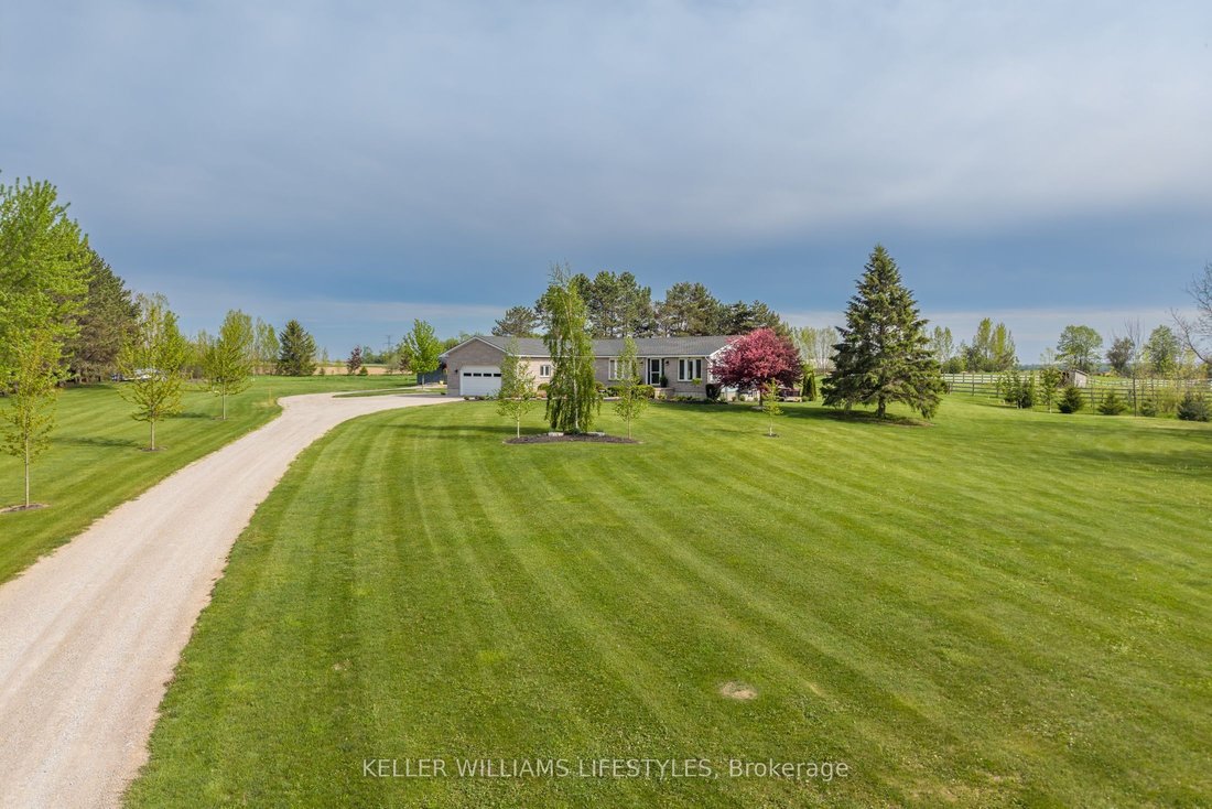 House in Central Huron, Ontario, Canada 3 - 18669026