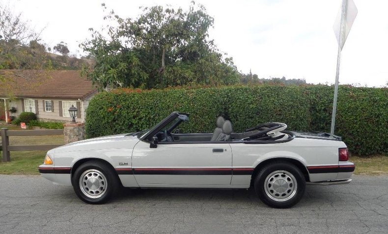 Cabriolet in Glendale, United States 5 - 18666328