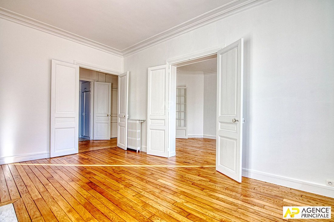 Apartment in Domaine National du Château, Versailles, France 3 - 18660316