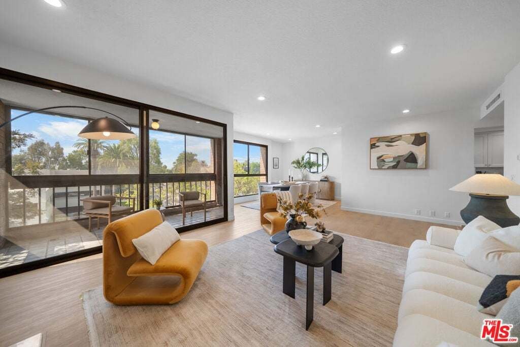 Condo in Los Angeles, California, United States 5 - 18665729