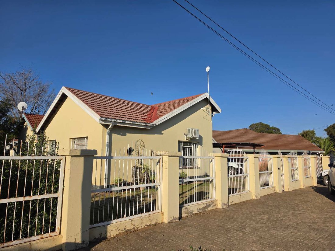 House in Kimberley, Northern Cape, South Africa 1 - 18671523
