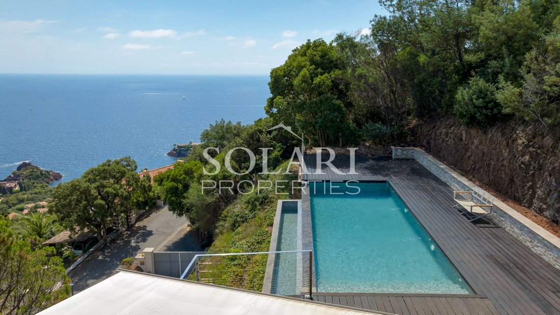 Villa in Théoule-sur-Mer, Provence-Alpes-Côte d'Azur, France 4 - 18576966