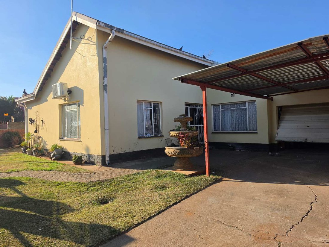 House in Kimberley, Northern Cape, South Africa 3 - 18671523